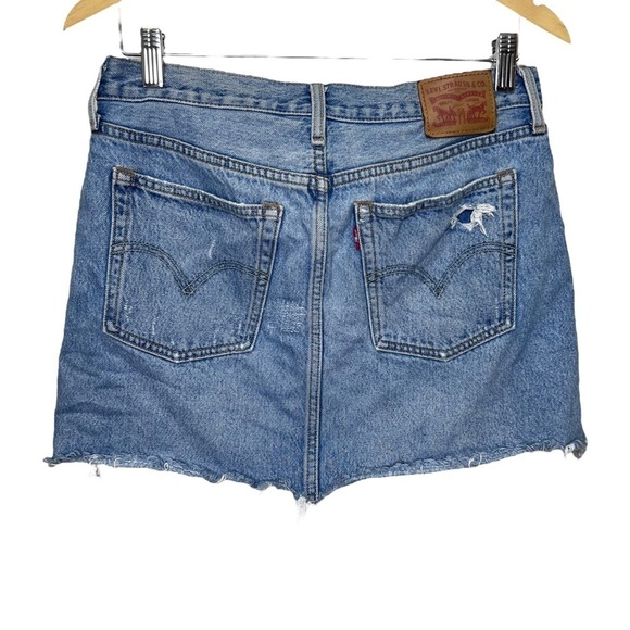 Levi's Button Fly Raw Hem Distressed 100% Cotton
Jean Denim Mini Skirt Size 28 - Picture 7 of 11